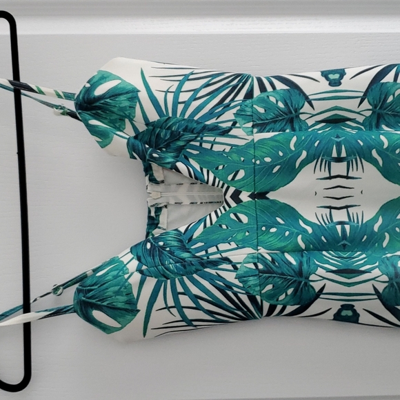 TROPICAL PLUNGE NECK FITTED MIDI DRESS - Picture 2 of 3